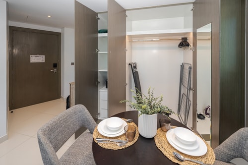 Cozy Waterfront Studio | Pool, Gym, Parking 8 Mi Casa Holiday Homes