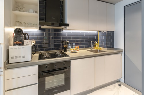 Sleek City-View Studio, Pool & Sauna, Downtown 5 Mi Casa Holiday Homes