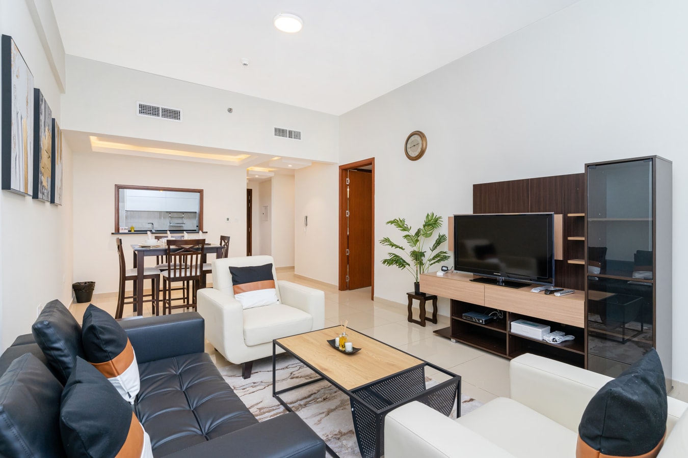 Spacious 1BR + Office | Prime Location | Fast WiFi Mi Casa Holiday Homes