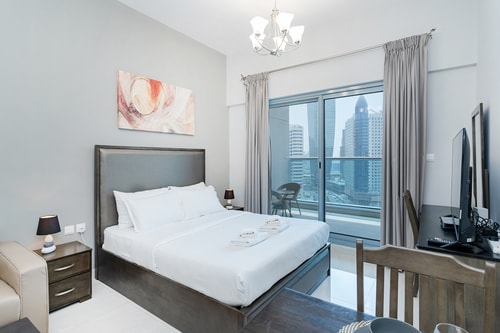 Contemporary Studio | Extra Bed | Near Dubai Mall 3 Mi Casa Holiday Homes