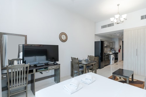 Contemporary Studio | Extra Bed | Near Dubai Mall 4 Mi Casa Holiday Homes