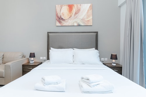 Contemporary Studio | Extra Bed | Near Dubai Mall 10 Mi Casa Holiday Homes