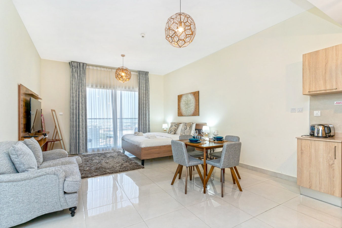 Modern Studio | Business Bay | Balcony Mi Casa Holiday Homes