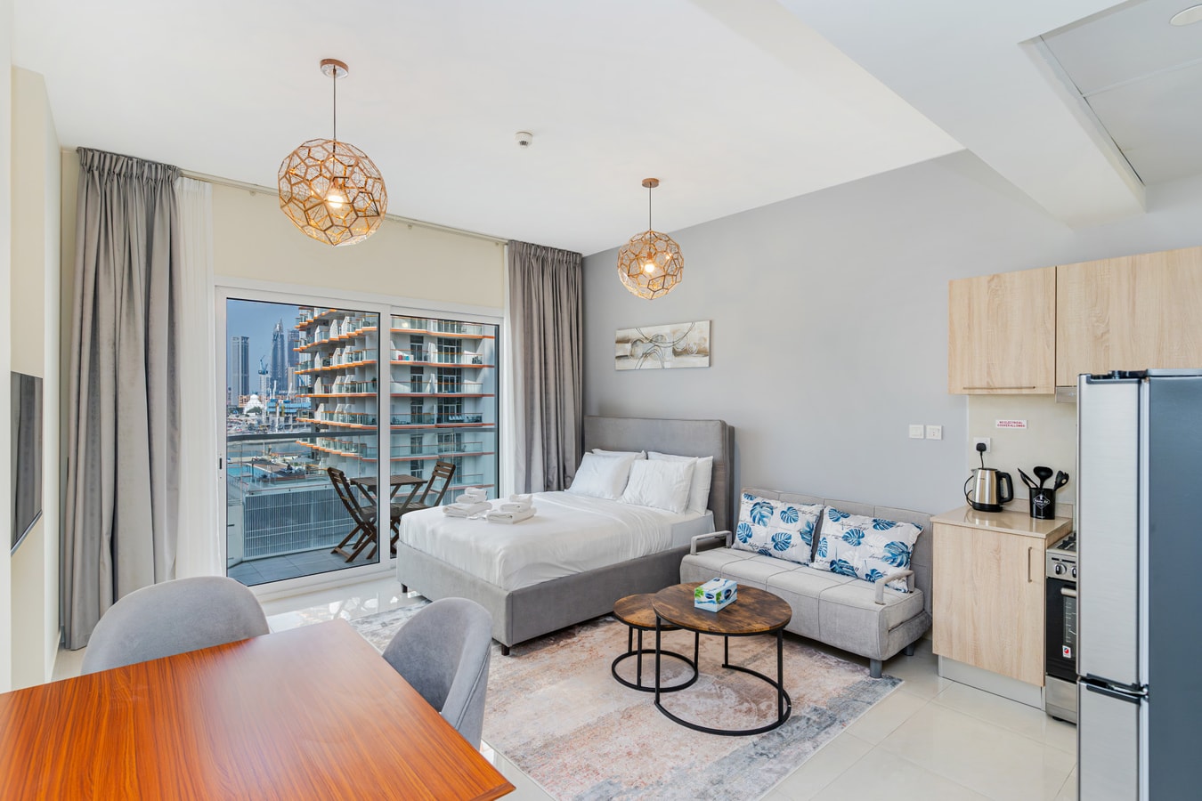 Comfortable Studio Stay with City Views Mi Casa Holiday Homes