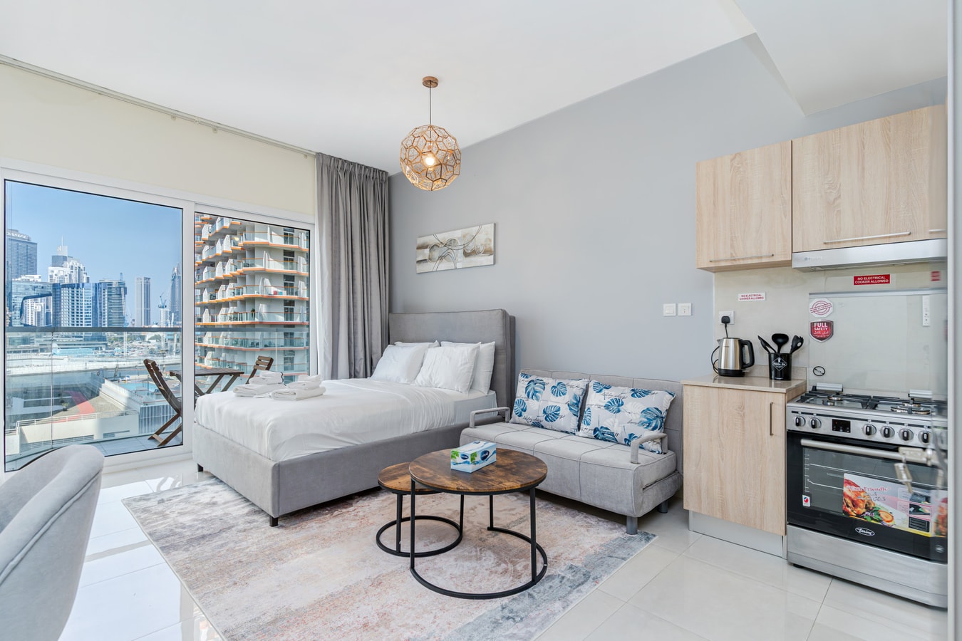Business Bay Studio | Minutes to Dubai Mall Mi Casa Holiday Homes