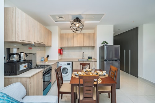 Bright & Elegant Studio I Balcony | Speedy Wi-Fi 8 Mi Casa Holiday Homes