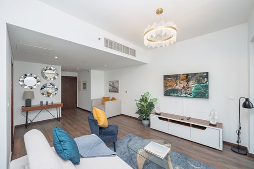 Stylish 2BD Near Burj | Partial Fountain View 3 Mi Casa Holiday Homes