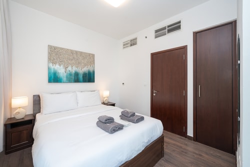 Stylish 2BD Near Burj | Partial Fountain View 18 Mi Casa Holiday Homes