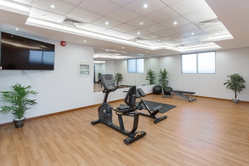 Canal View 1BR + Terrace Gym, Pool, Parking 19 Mi Casa Holiday Homes