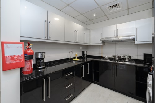 Stylish 4BR with Jacuzzi, Sauna & Prime Amenities 6 Mi Casa Holiday Homes