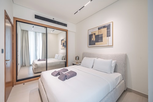 Canal-Front 1BR | Pool, Gym, Free Parking 11 Mi Casa Holiday Homes