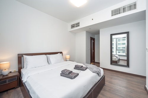 Stylish 2BD Near Burj | Partial Fountain View 13 Mi Casa Holiday Homes