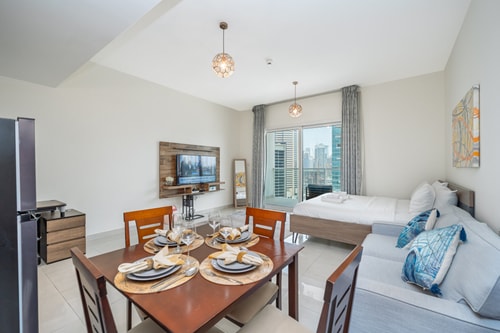 Bright & Elegant Studio I Balcony | Speedy Wi-Fi 3 Mi Casa Holiday Homes