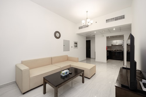 Stylish 4BR with Jacuzzi, Sauna & Prime Amenities 1 Mi Casa Holiday Homes