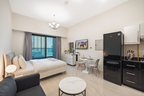 Chic Studio | Canal Side | Speedy wi-fi I BBay 2 Mi Casa Holiday Homes