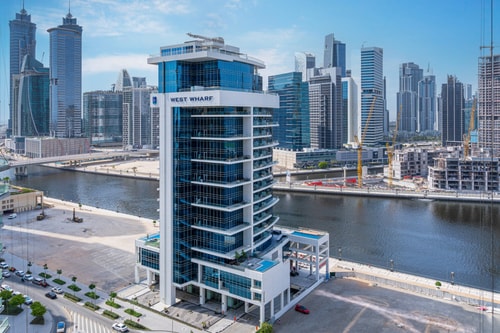 Canal View 1BR + Terrace Gym, Pool, Parking 17 Mi Casa Holiday Homes