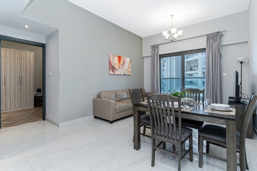 Canal View 1BR + Terrace Gym, Pool, Parking 4 Mi Casa Holiday Homes