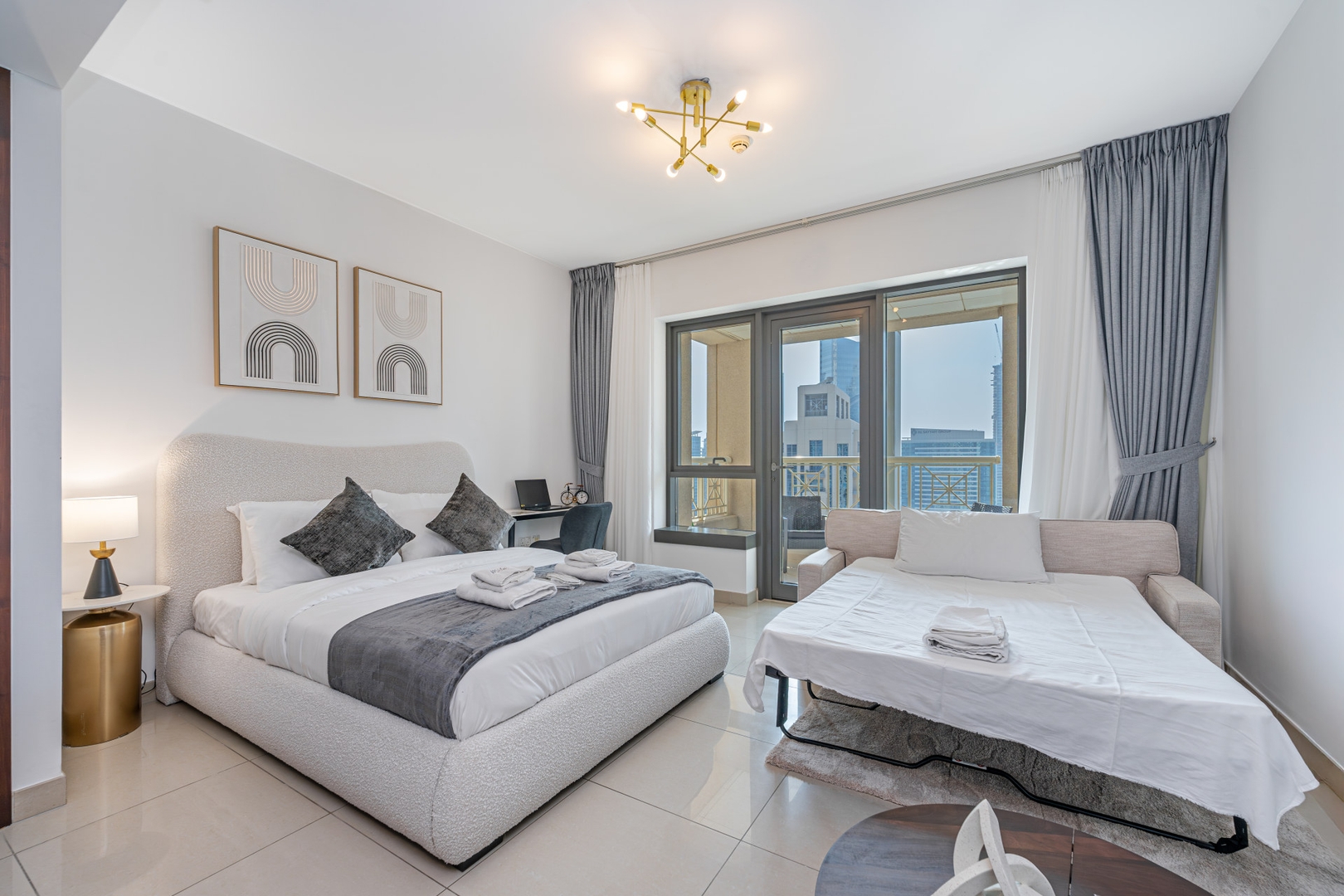Downtown Gem | Studio with Balcony & Amenities Mi Casa Holiday Homes