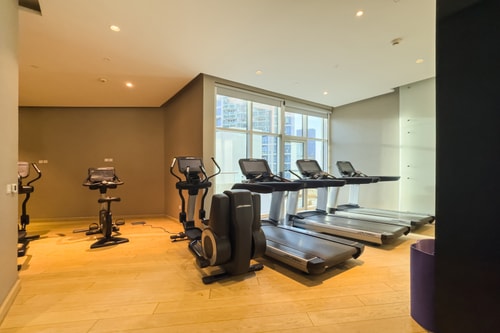 Cozy Waterfront Studio | Pool, Gym, Parking 19 Mi Casa Holiday Homes