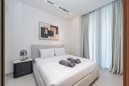 Canal-Front 1BR | Pool, Gym, Free Parking 10 Mi Casa Holiday Homes