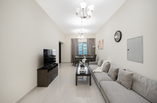 Family-Sized 4BR | Pool, Jacuzzi & Gym 1 Mi Casa Holiday Homes