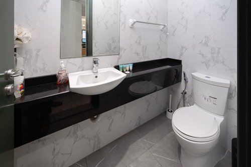 Stylish 4BR with Jacuzzi, Sauna & Prime Amenities 4 Mi Casa Holiday Homes