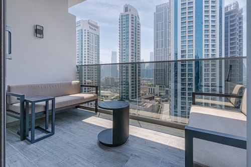 Sleek City-View Studio, Pool & Sauna, Downtown 8 Mi Casa Holiday Homes