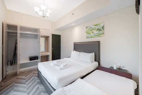 Family-Sized 4BR | Pool, Jacuzzi & Gym 18 Mi Casa Holiday Homes
