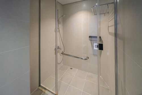 Cozy Waterfront Studio | Pool, Gym, Parking 13 Mi Casa Holiday Homes