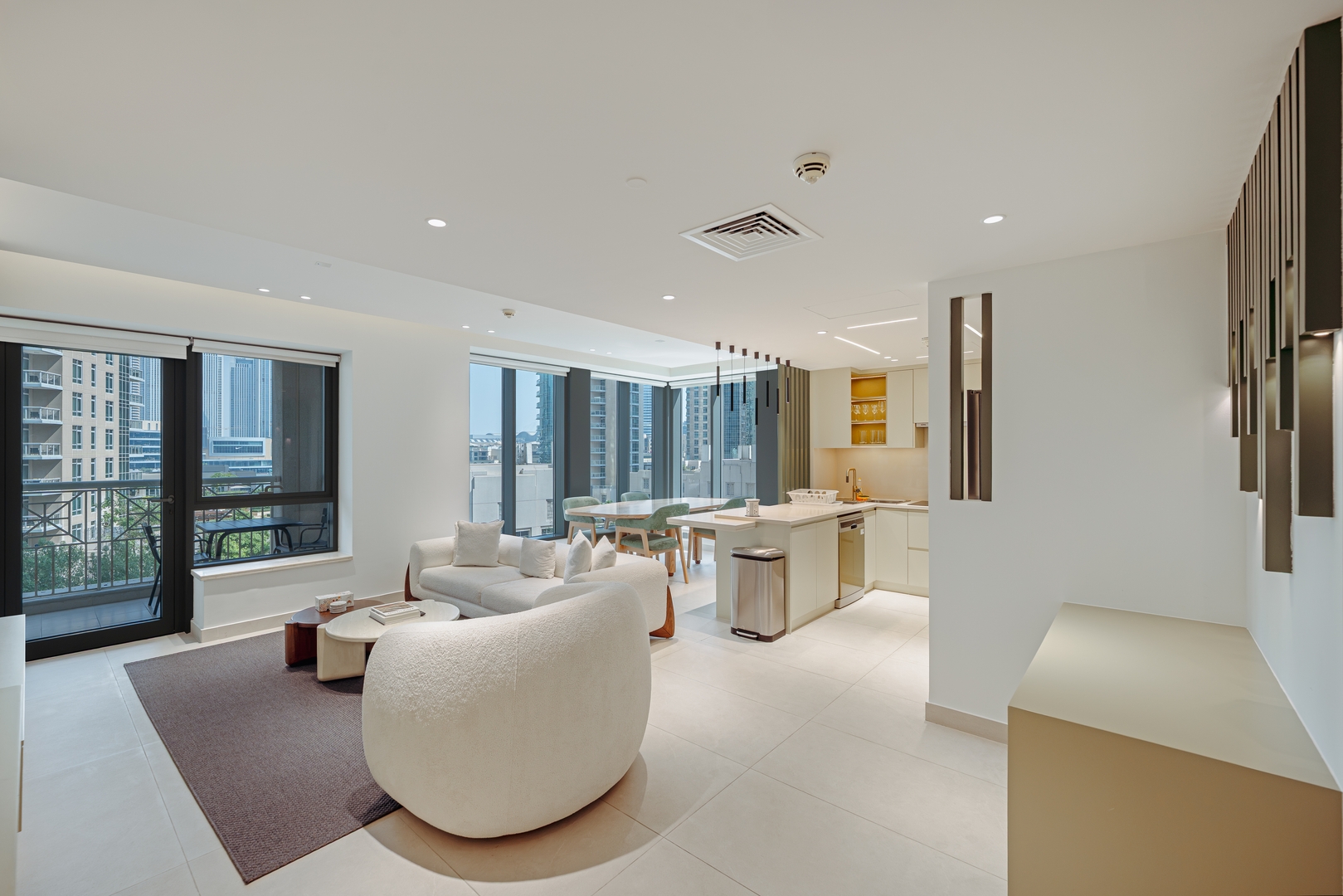 Designer 2BR | Walk to Dubai Mall & Burj Khalifa Mi Casa Holiday Homes