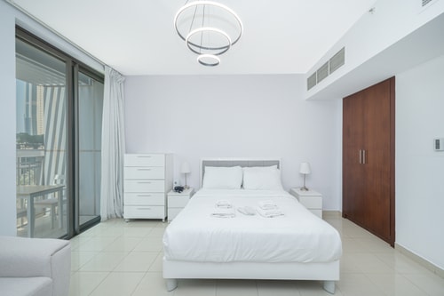 Urban Skyline Haven | Near Burj Khalifa 4 Mi Casa Holiday Homes