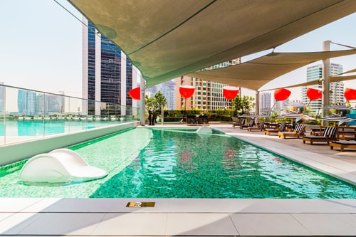 Sleek City-View Studio, Pool & Sauna, Downtown 18 Mi Casa Holiday Homes