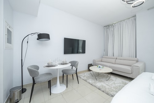 Urban Skyline Haven | Near Burj Khalifa 5 Mi Casa Holiday Homes