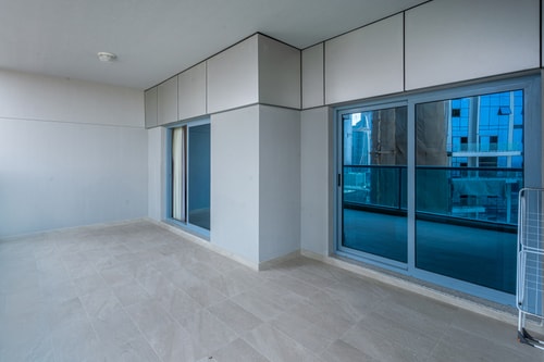 Canal View 1BR + Terrace Gym, Pool, Parking 15 Mi Casa Holiday Homes