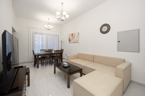 Stylish 4BR with Jacuzzi, Sauna & Prime Amenities Mi Casa Holiday Homes