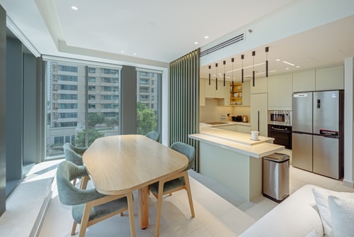 Designer 2BR | Walk to Dubai Mall & Burj Khalifa 4 Mi Casa Holiday Homes