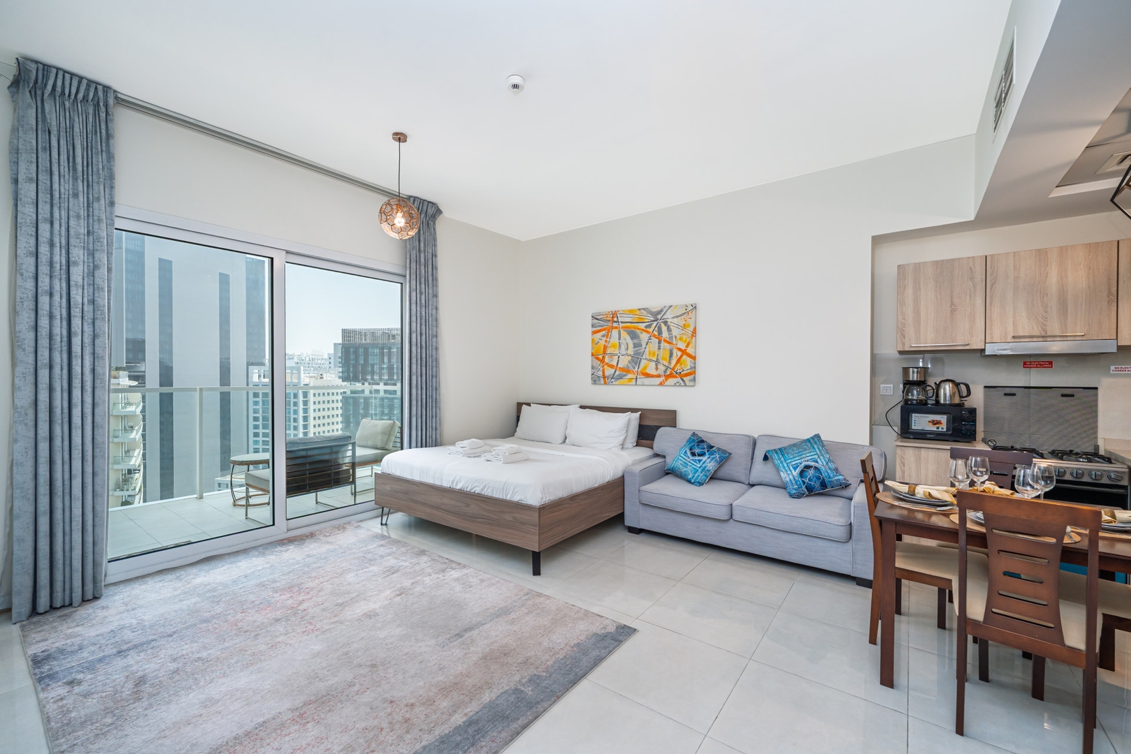 Bright & Elegant Studio I Balcony | Speedy Wi-Fi Mi Casa Holiday Homes
