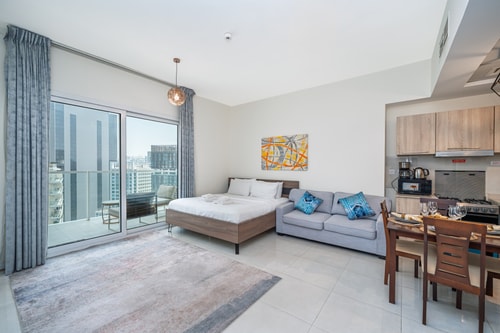 Bright & Elegant Studio I Balcony | Speedy Wi-Fi Mi Casa Holiday Homes