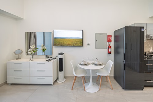 Chic Studio | Canal Side | Speedy wi-fi I BBay 5 Mi Casa Holiday Homes