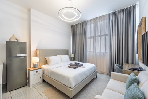 Cozy JVC Studio | Near Circle Mall + Parking Mi Casa Holiday Homes