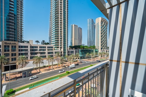 Urban Skyline Haven | Near Burj Khalifa 15 Mi Casa Holiday Homes