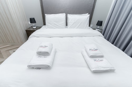 Canal View 1BR + Terrace Gym, Pool, Parking 10 Mi Casa Holiday Homes