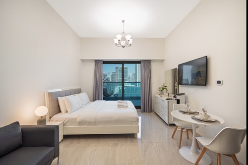 Chic Studio | Canal Side | Speedy wi-fi I BBay 1 Mi Casa Holiday Homes