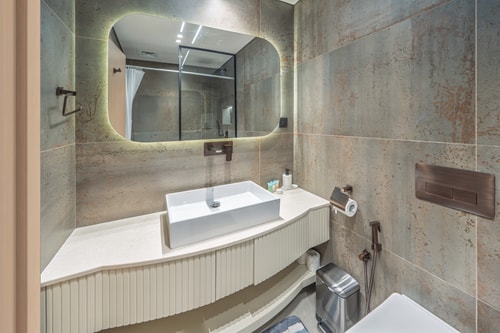 Designer 2BR | Walk to Dubai Mall & Burj Khalifa 15 Mi Casa Holiday Homes