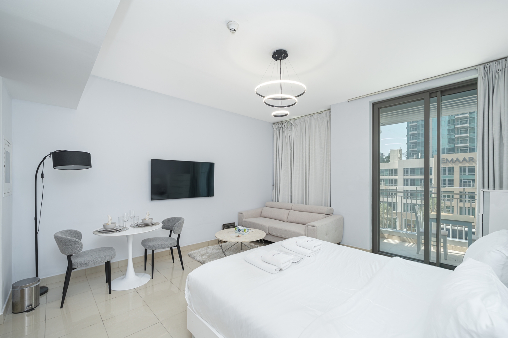 Urban Skyline Haven | Near Burj Khalifa Mi Casa Holiday Homes