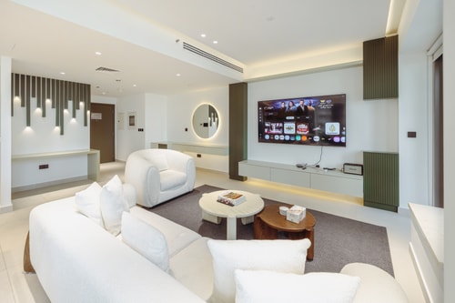 Designer 2BR | Walk to Dubai Mall & Burj Khalifa 2 Mi Casa Holiday Homes