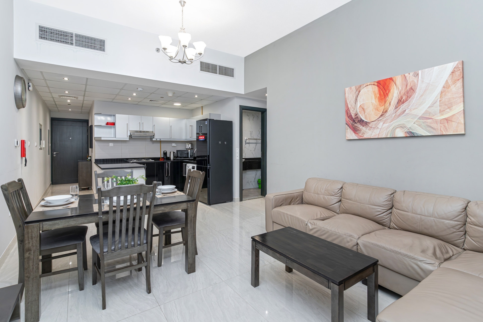 Canal View 1BR + Terrace Gym, Pool, Parking Mi Casa Holiday Homes