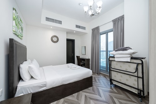 Stylish 4BR with Jacuzzi, Sauna & Prime Amenities 20 Mi Casa Holiday Homes