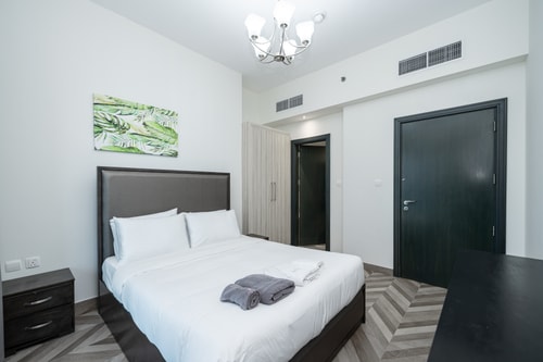 Stylish 4BR with Jacuzzi, Sauna & Prime Amenities 13 Mi Casa Holiday Homes