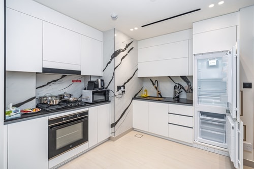 Canal-Front 1BR | Pool, Gym, Free Parking 9 Mi Casa Holiday Homes
